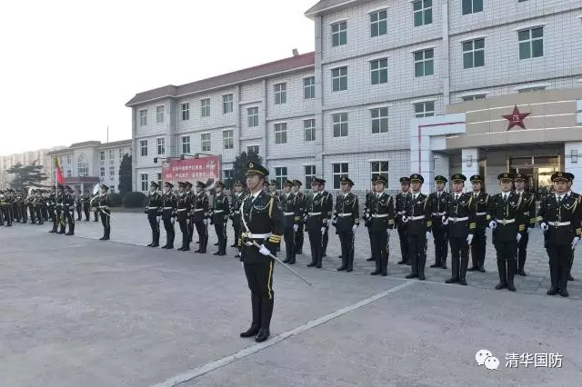 我校大二国防生赴中部战区某装甲师参观见习